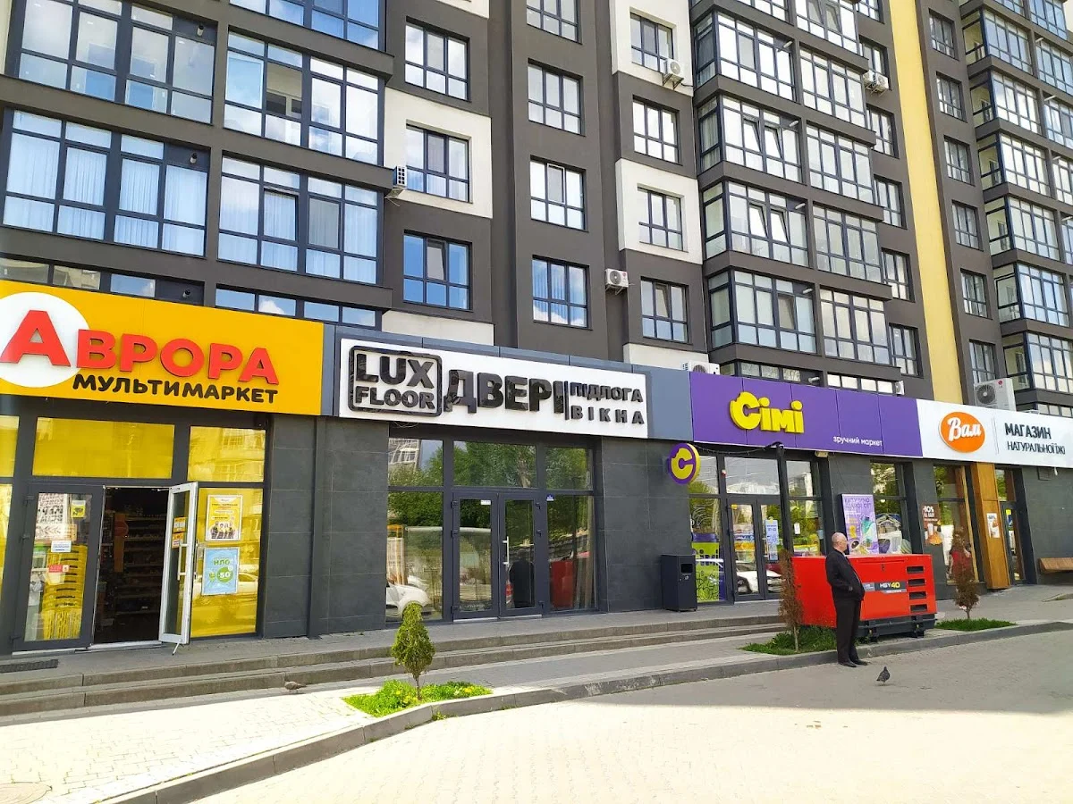 Магазин підлоги та дверей LuxFloor