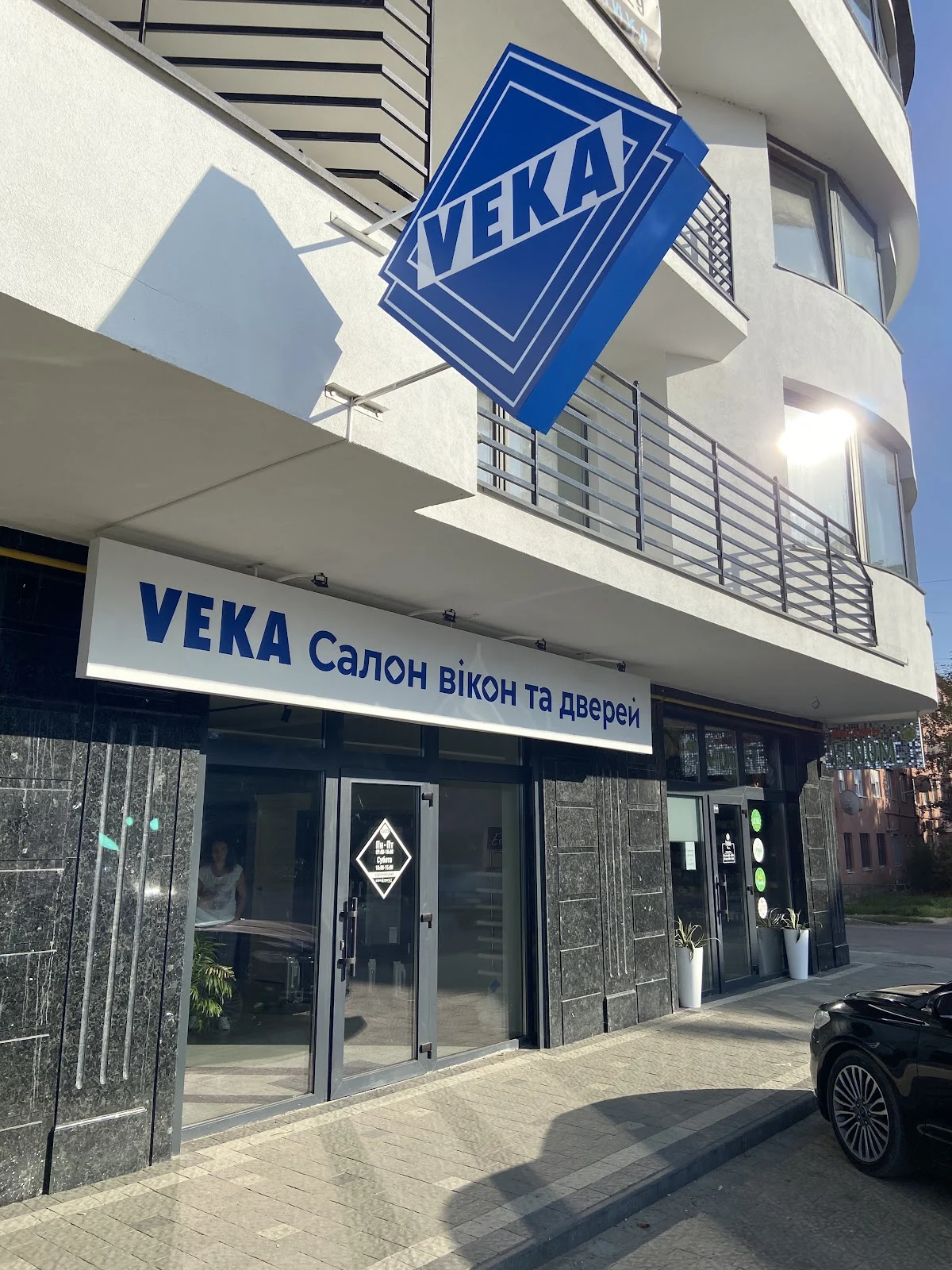 Салон вікон та дверей VEKA PERFECT