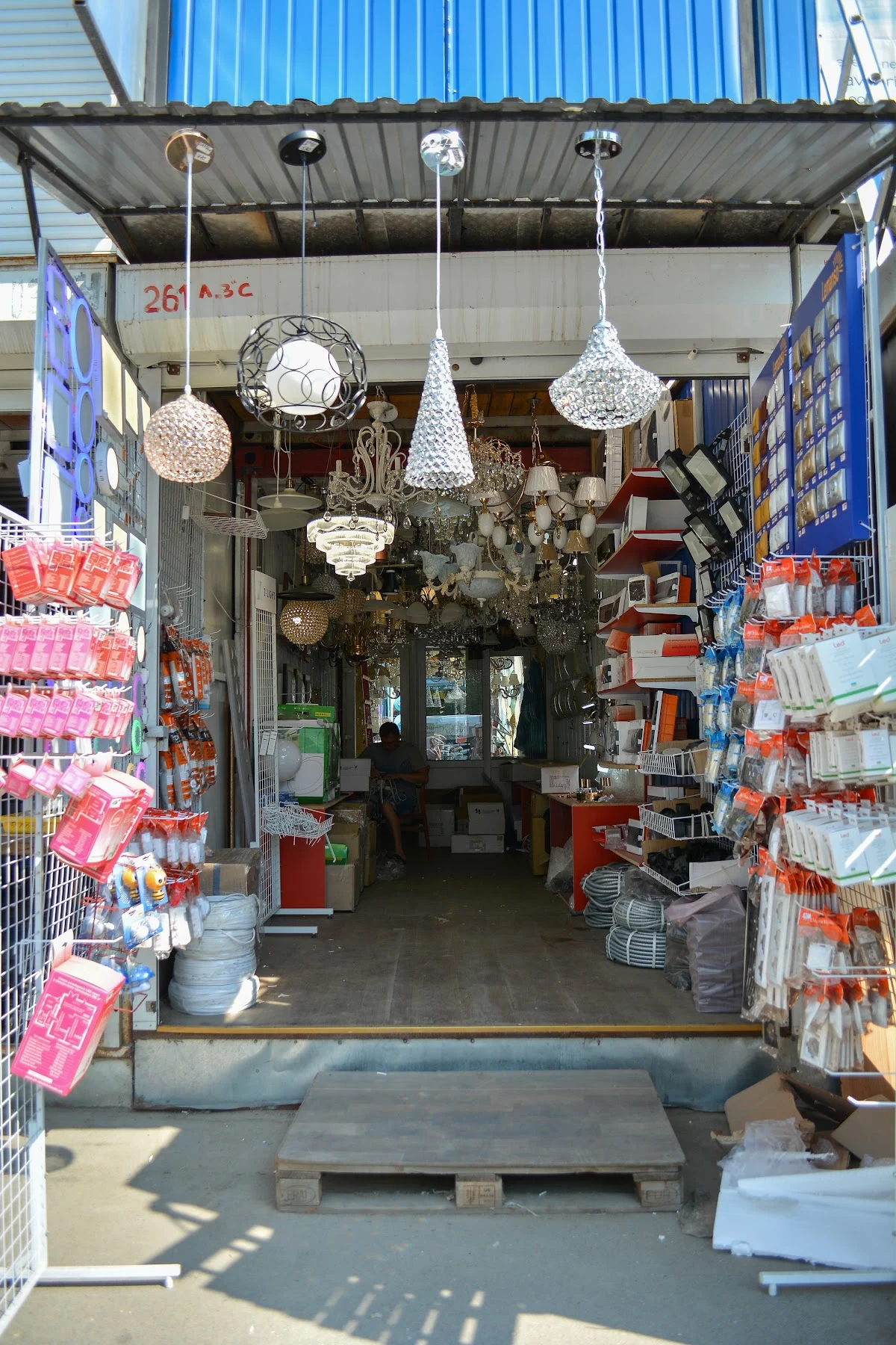 VENDO люстри ,лед-продукція, електрика